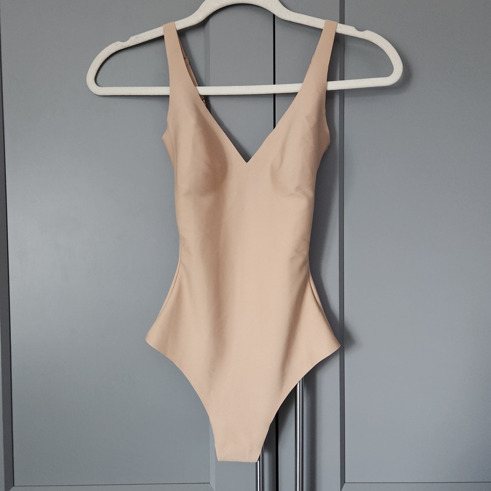 New SKIMS Body Plunge Bodysuit Clay XS NWT New With Tags Thong Unlined Shapewear
